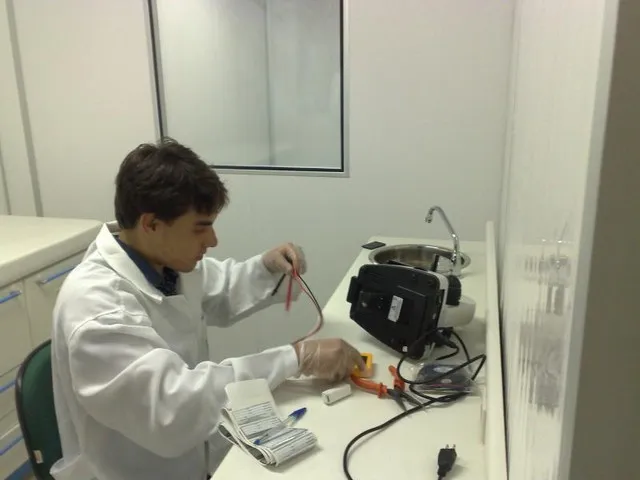 Microscópio para laboratório